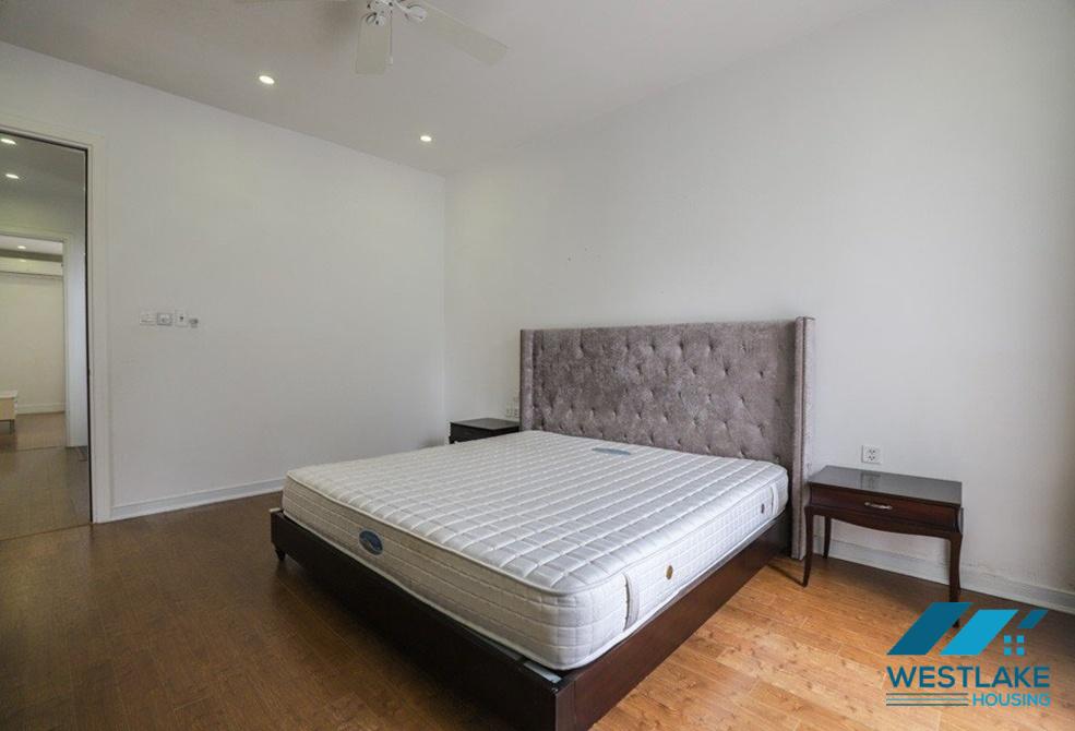 Fully furnished villa for rent in Vinhomes Riverside, Long Bien, Ha Noi