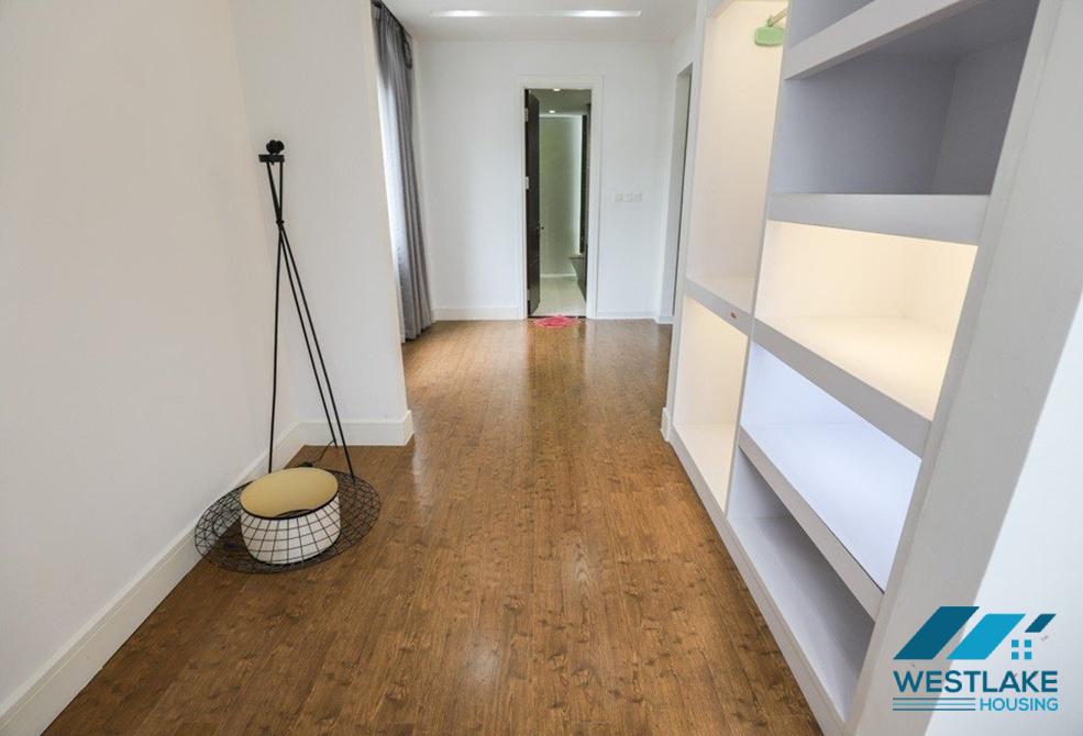 Fully furnished villa for rent in Vinhomes Riverside, Long Bien, Ha Noi