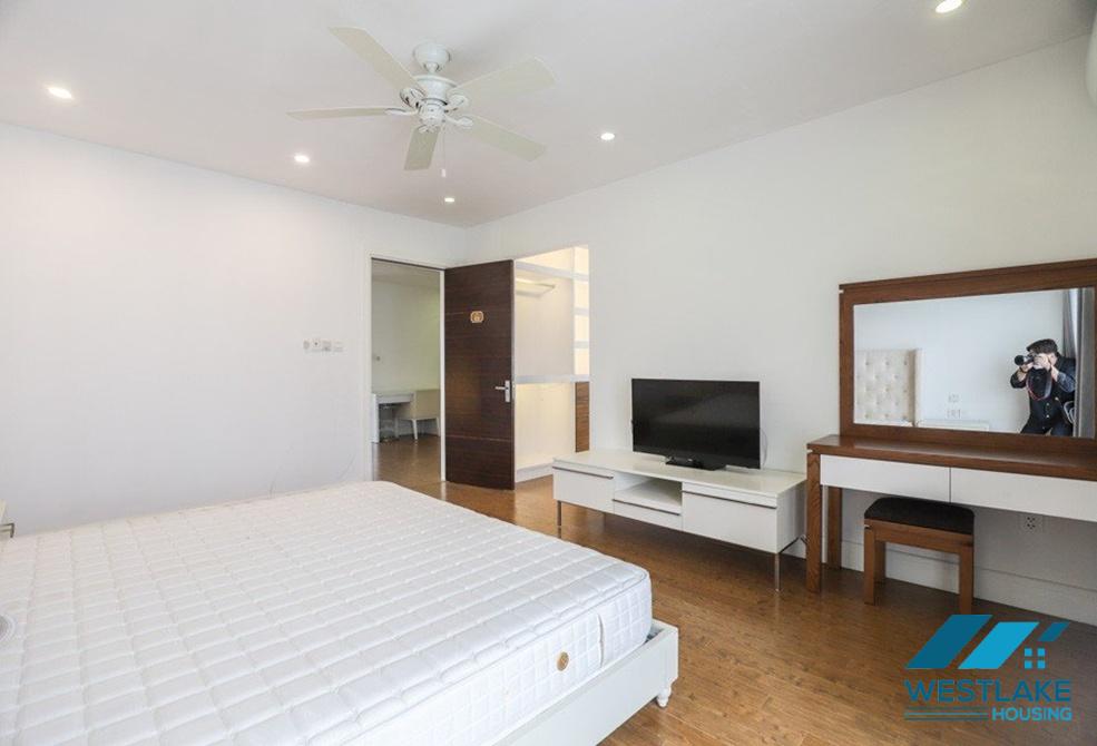 Fully furnished villa for rent in Vinhomes Riverside, Long Bien, Ha Noi