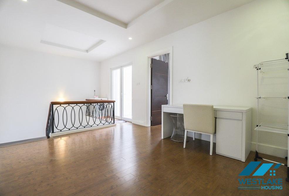 Fully furnished villa for rent in Vinhomes Riverside, Long Bien, Ha Noi