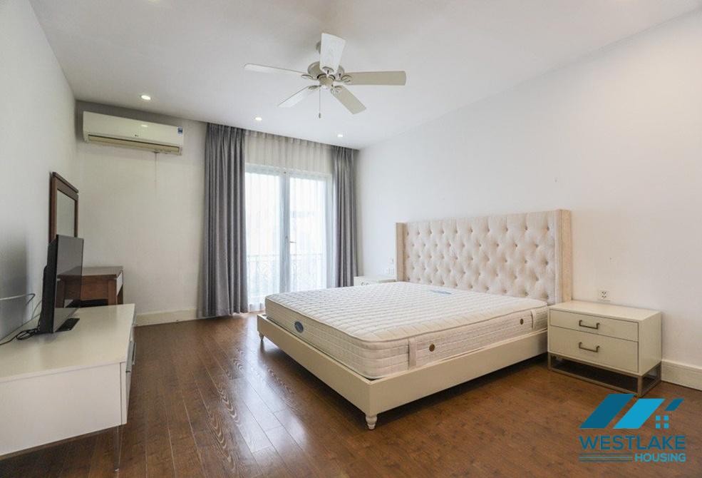 Fully furnished villa for rent in Vinhomes Riverside, Long Bien, Ha Noi