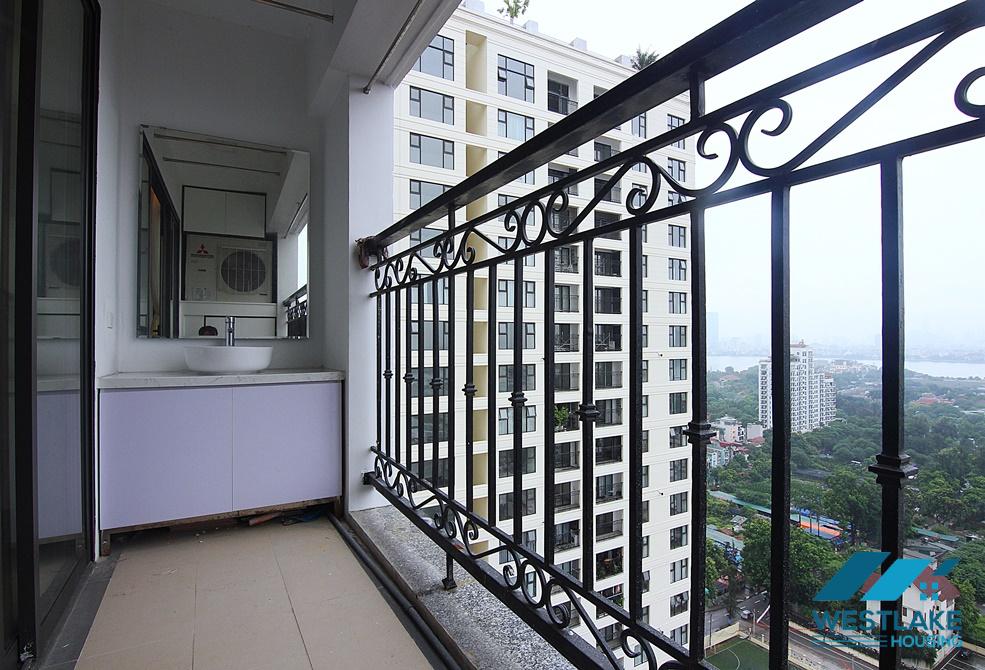 Cho thuê căn hộ 3 phòng ngủ rộng rãi và sáng sủa tại D'. Le Roi Soleil, trung tâm Hồ Tây, Hà Nội