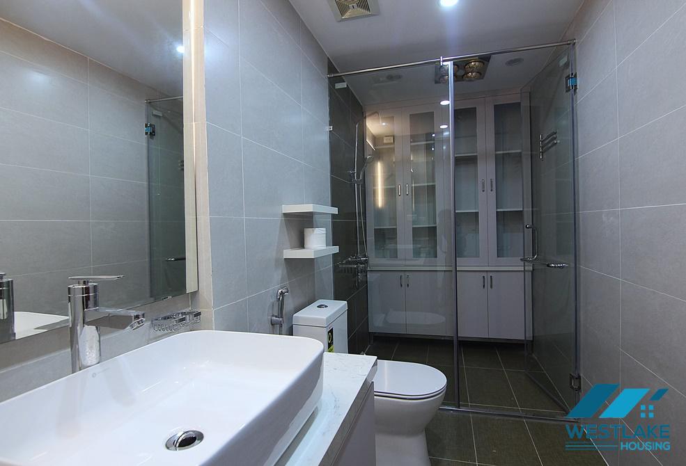 Cho thuê căn hộ 3 phòng ngủ rộng rãi và sáng sủa tại D'. Le Roi Soleil, trung tâm Hồ Tây, Hà Nội