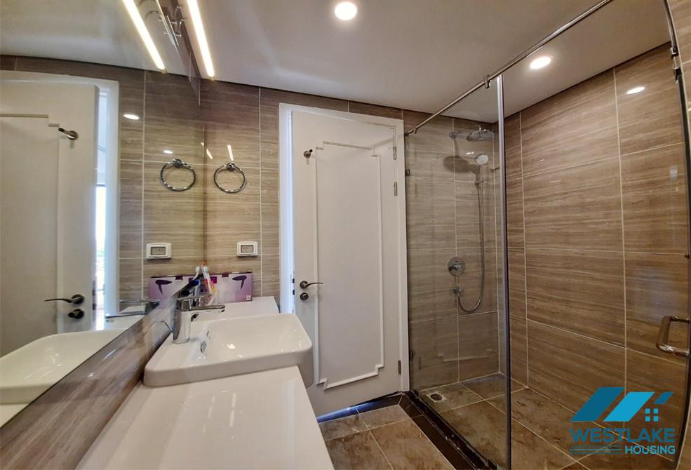 Cho thuê căn hộ 3 phòng ngủ hiện đại tại Xuân Diệu, view thành phố