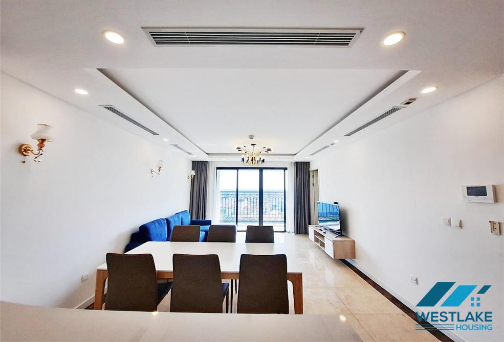 Cho thuê căn hộ 3 phòng ngủ hiện đại tại Xuân Diệu, view thành phố