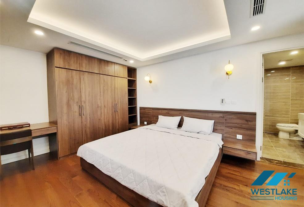 Cho thuê căn hộ 3 phòng ngủ hiện đại tại Xuân Diệu, view thành phố