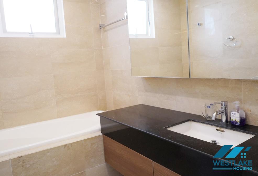 Cho thuê căn hộ 2 phòng ngủ lớn tại tòa nhà L, Ciputra, Hà Nội