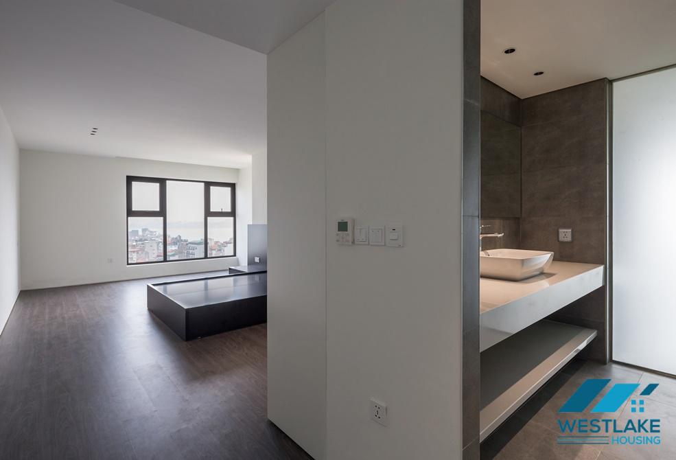 Classy 4-bedroom apartment with great city/lake view in Xuan Dieu, Tay Ho