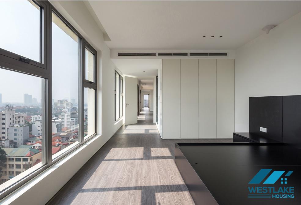 Classy 4-bedroom apartment with great city/lake view in Xuan Dieu, Tay Ho