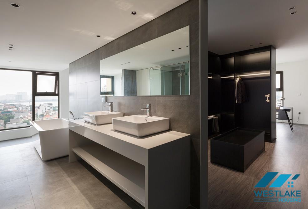 Classy 4-bedroom apartment with great city/lake view in Xuan Dieu, Tay Ho