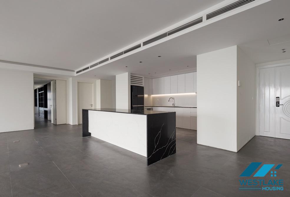 Classy 4-bedroom apartment with great city/lake view in Xuan Dieu, Tay Ho