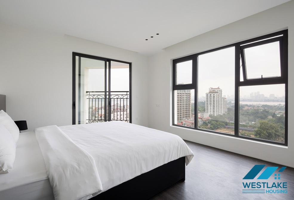 Classy 4-bedroom apartment with great city/lake view in Xuan Dieu, Tay Ho