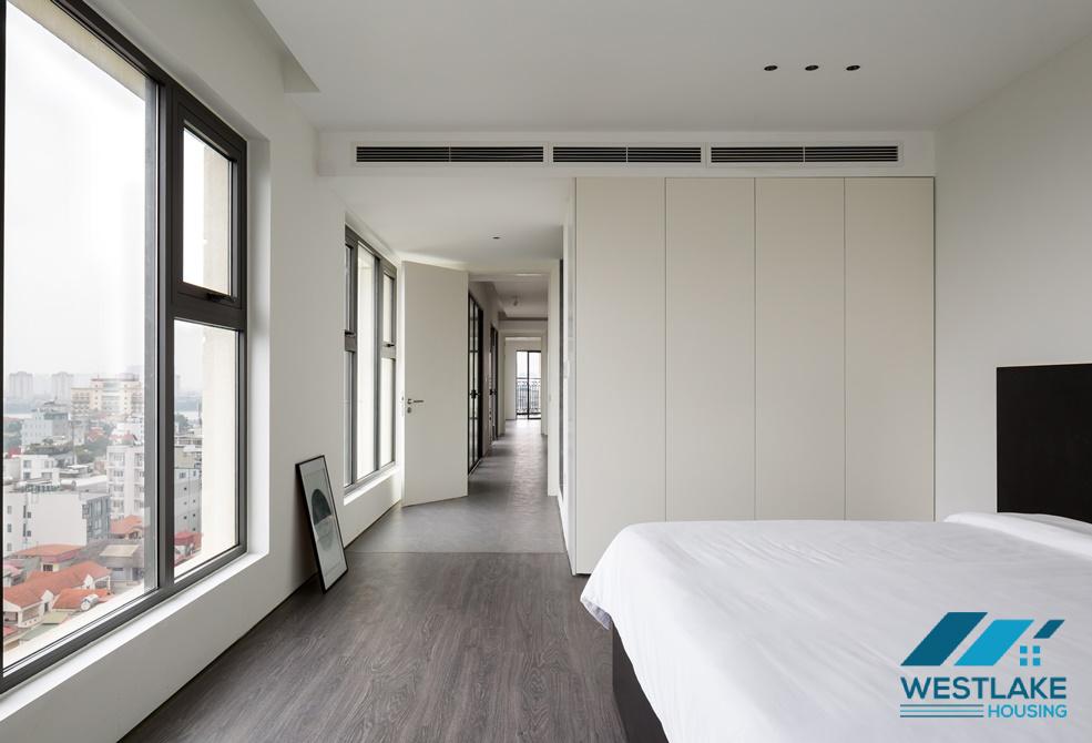 Classy 4-bedroom apartment with great city/lake view in Xuan Dieu, Tay Ho
