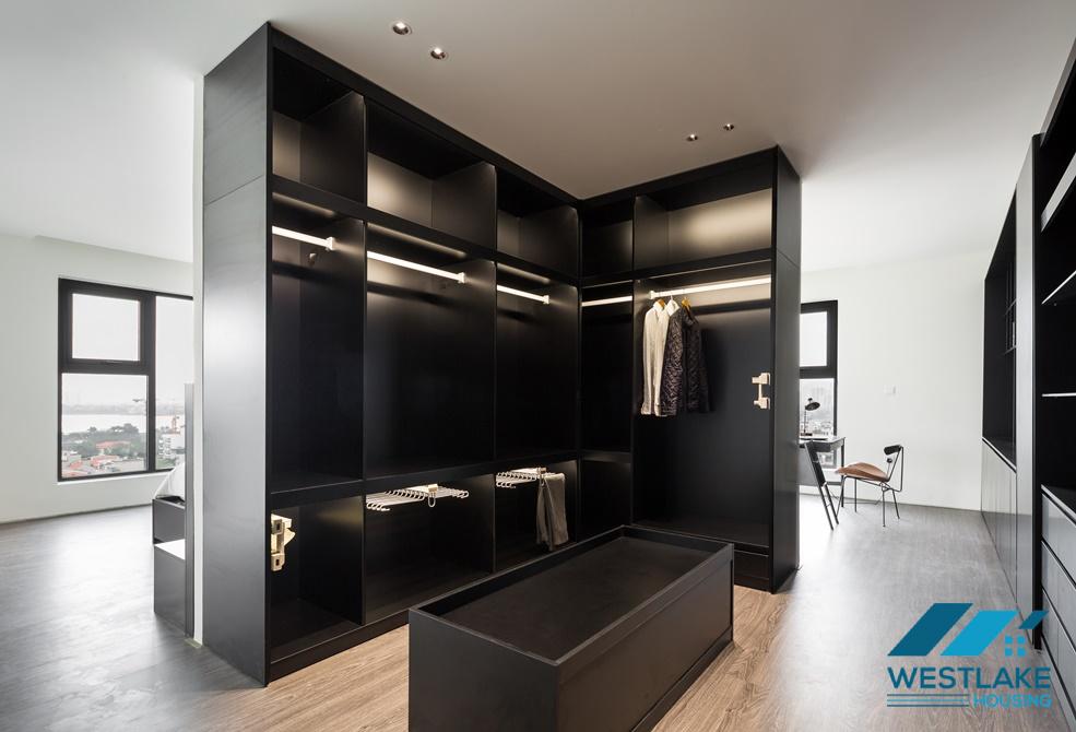 Classy 4-bedroom apartment with great city/lake view in Xuan Dieu, Tay Ho