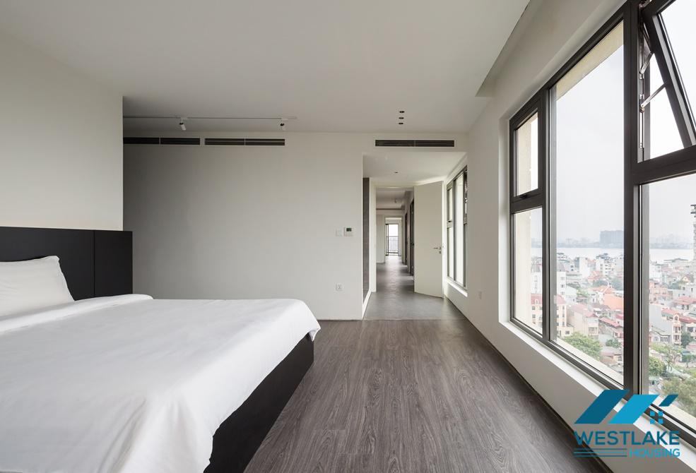 Classy 4-bedroom apartment with great city/lake view in Xuan Dieu, Tay Ho