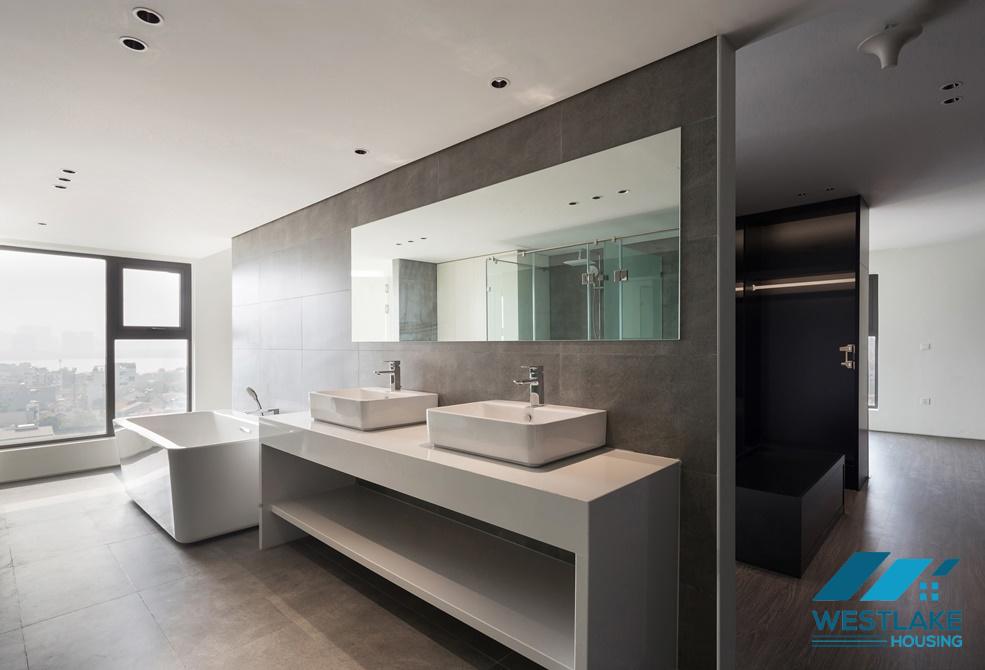 Classy 4-bedroom apartment with great city/lake view in Xuan Dieu, Tay Ho