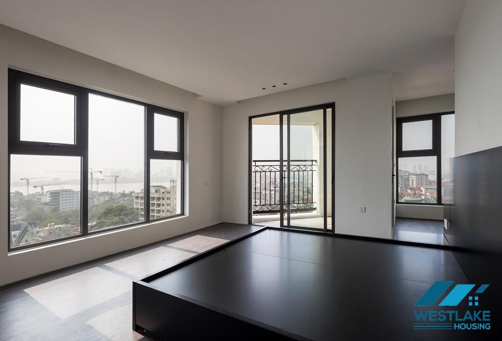 Classy 4-bedroom apartment with great city/lake view in Xuan Dieu, Tay Ho