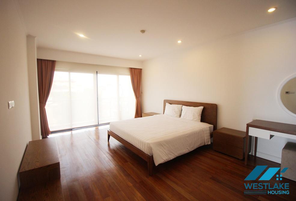 Wonderful apartment with stunning lakeview, nice furniture, outdoor swimming pool and gym for rent in Tay Ho, Ha Noi