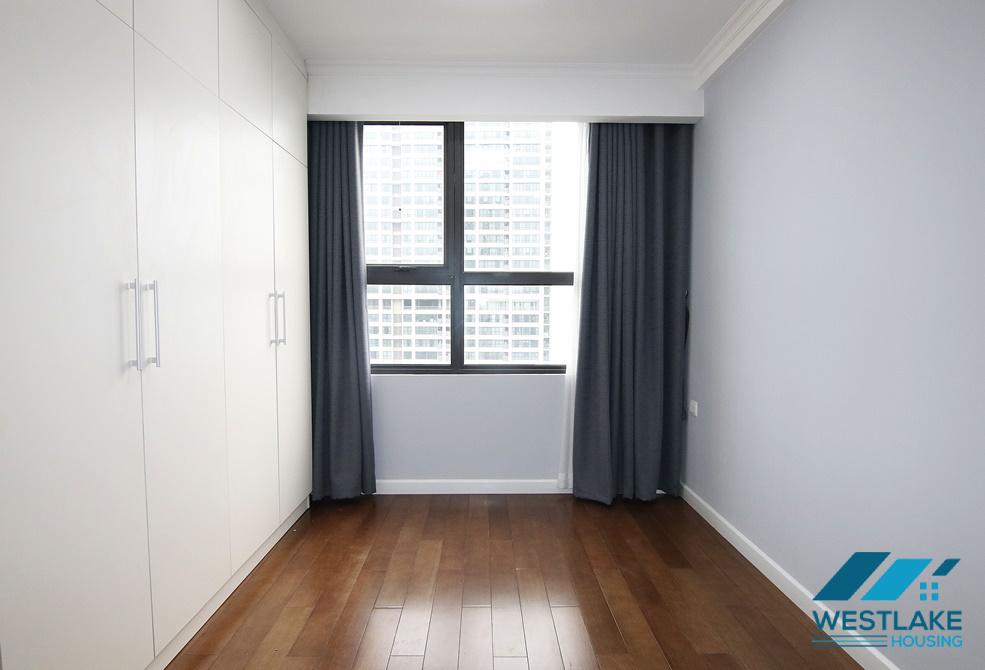 Căn hộ 3 phòng ngủ hoàn toàn mới – View hồ Nhân Chính tuyệt đẹp cho thuê