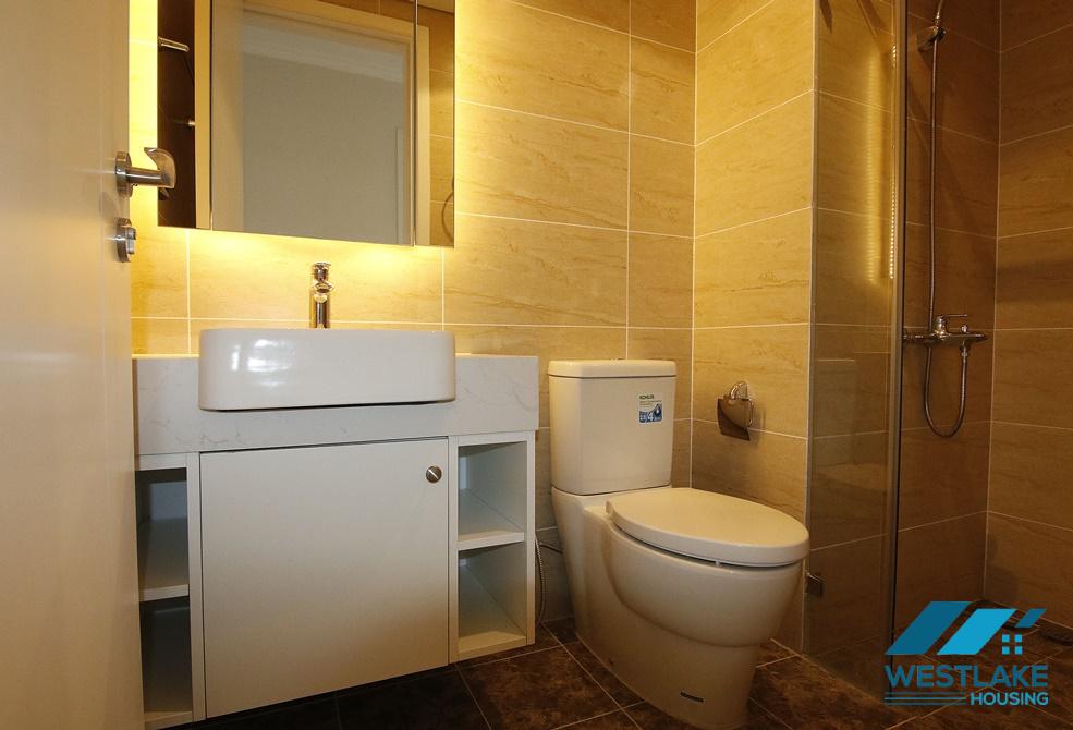Căn hộ 3 phòng ngủ hoàn toàn mới – View hồ Nhân Chính tuyệt đẹp cho thuê