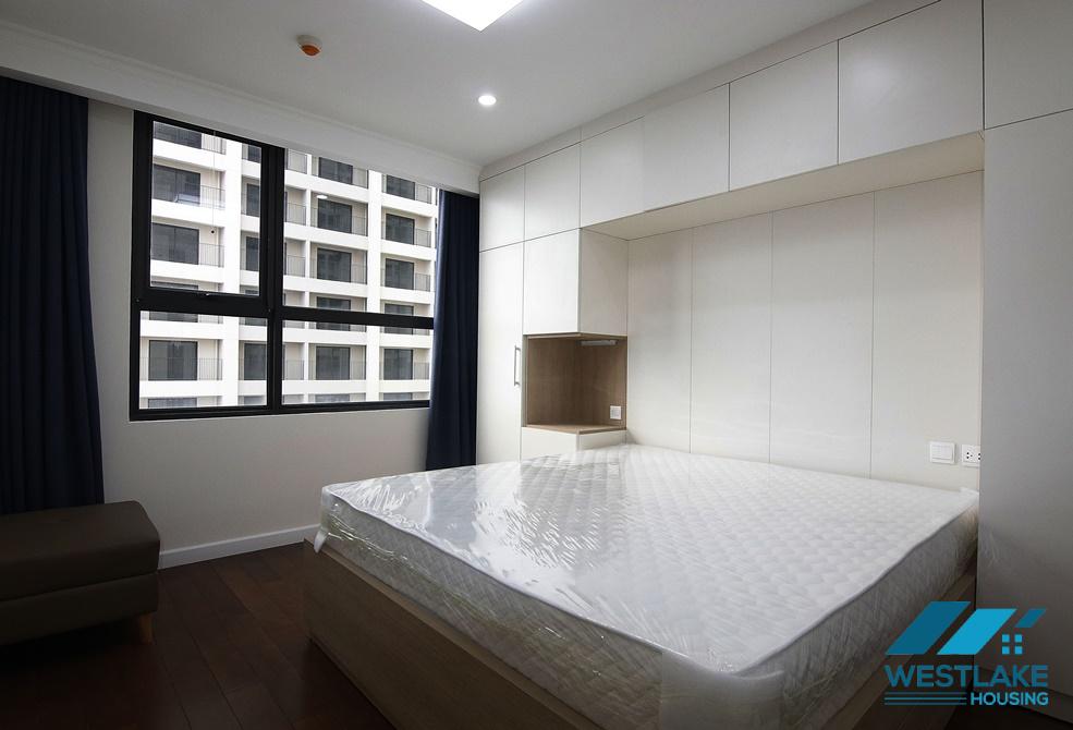 Căn hộ 3 phòng ngủ hoàn toàn mới – View hồ Nhân Chính tuyệt đẹp cho thuê