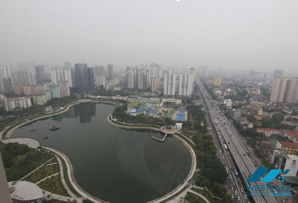 Cho thuê căn hộ 3 phòng ngủ, view hồ – Ánh sáng ngập tràn, không gian thoáng đãng tại D'Capitale