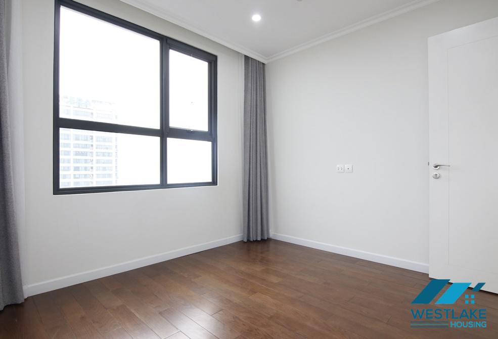 Cho thuê căn hộ 3 phòng ngủ, view hồ – Ánh sáng ngập tràn, không gian thoáng đãng tại D'Capitale