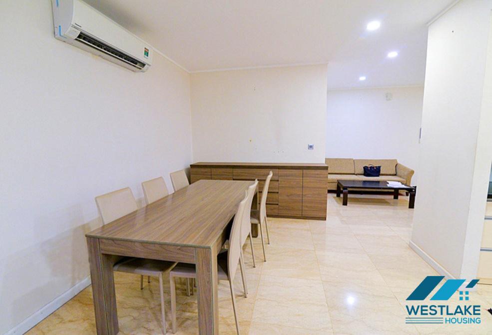 Cho thuê căn hộ đầy đủ nội thất tâng cao tháp L Ciputra