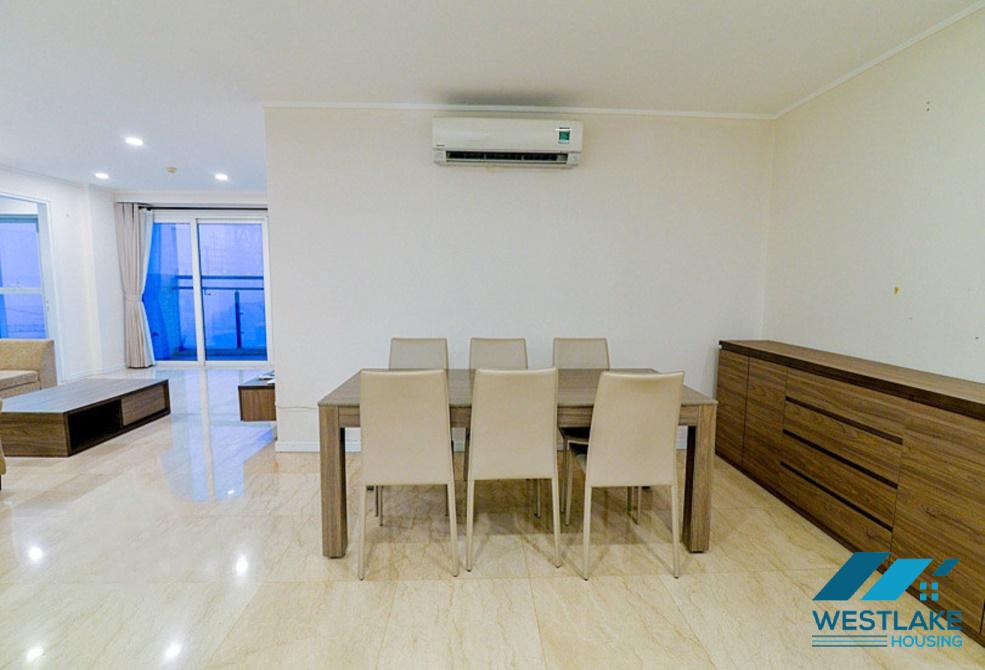 Cho thuê căn hộ đầy đủ nội thất tâng cao tháp L Ciputra