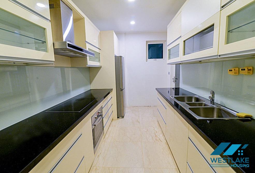Cho thuê căn hộ đầy đủ nội thất tâng cao tháp L Ciputra