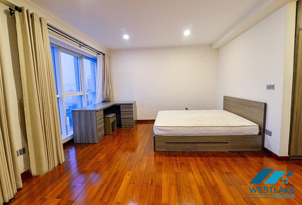 Cho thuê căn hộ đầy đủ nội thất tâng cao tháp L Ciputra