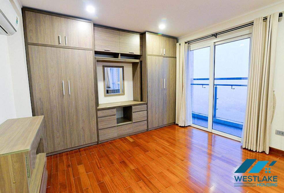 Cho thuê căn hộ đầy đủ nội thất tâng cao tháp L Ciputra