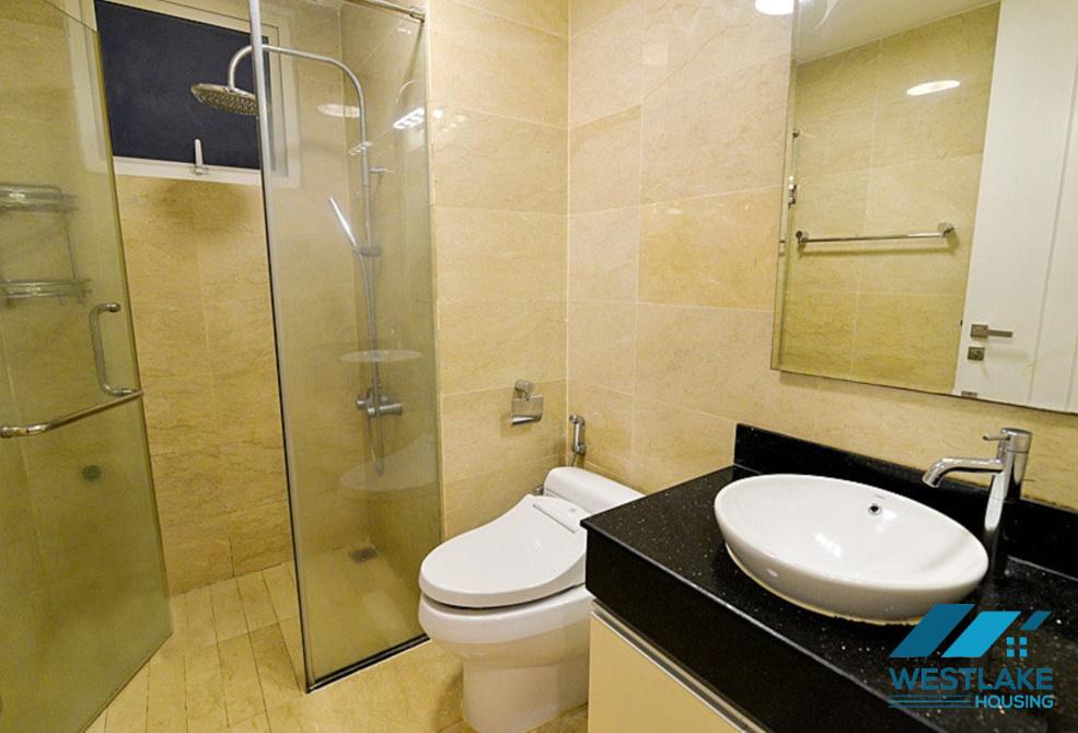 Cho thuê căn hộ đầy đủ nội thất tâng cao tháp L Ciputra