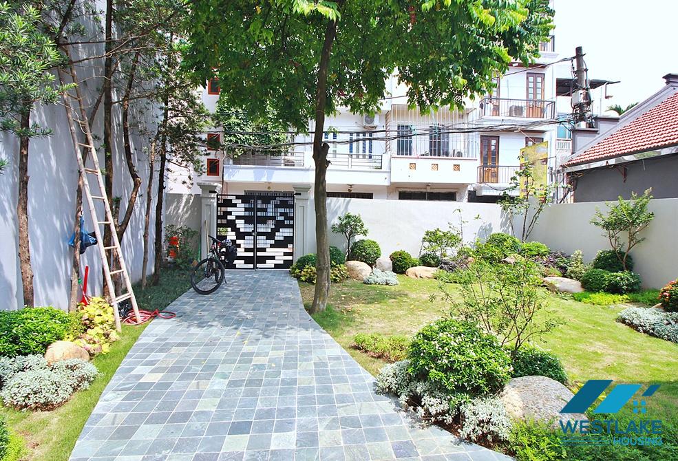 Cho Thuê Nhà 2 Phòng Ngủ Đep Hiện Đại, Sân Vườn Rông Thoáng Mát Tại Tây Hồ, Hà Nội