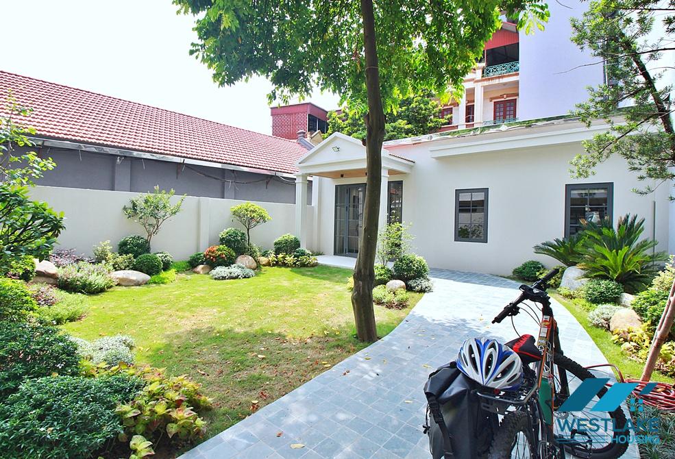Cho Thuê Nhà 2 Phòng Ngủ Đep Hiện Đại, Sân Vườn Rông Thoáng Mát Tại Tây Hồ, Hà Nội
