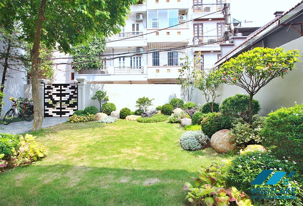 Cho Thuê Nhà 2 Phòng Ngủ Đep Hiện Đại, Sân Vườn Rông Thoáng Mát Tại Tây Hồ, Hà Nội