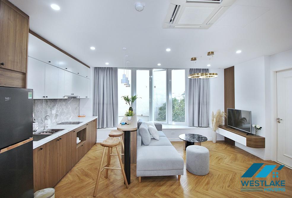 Căn Hộ 2 Phòng Ngủ Đẹp Hiên, Ban Công, Thoáng Sáng Tại Tây Hồ, Hà Nội