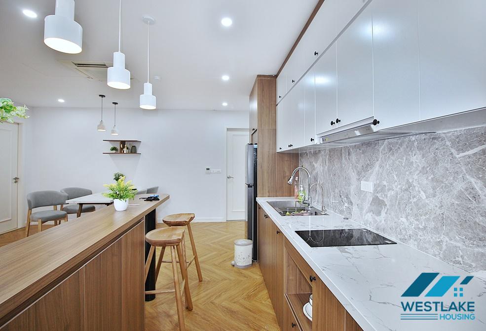 Căn Hộ 2 Phòng Ngủ Đẹp Hiên, Ban Công, Thoáng Sáng Tại Tây Hồ, Hà Nội