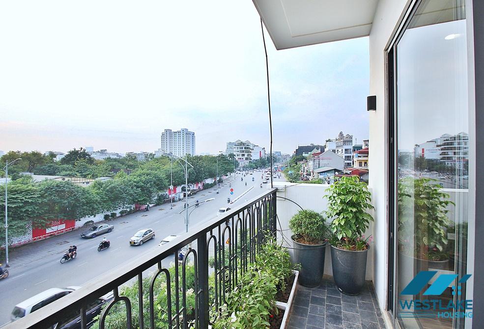 Căn Hộ 2 Phòng Ngủ Đẹp Hiên, Ban Công, Thoáng Sáng Tại Tây Hồ, Hà Nội