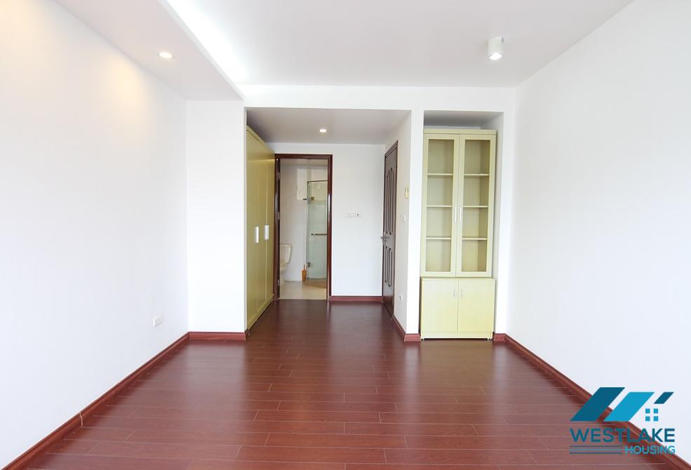 A lake side house for rent in Tay Ho, Ha Noi