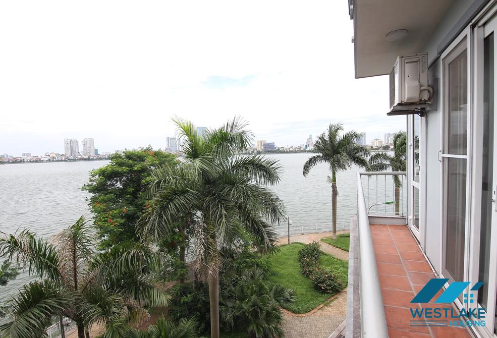 A lake side house for rent in Tay Ho, Ha Noi