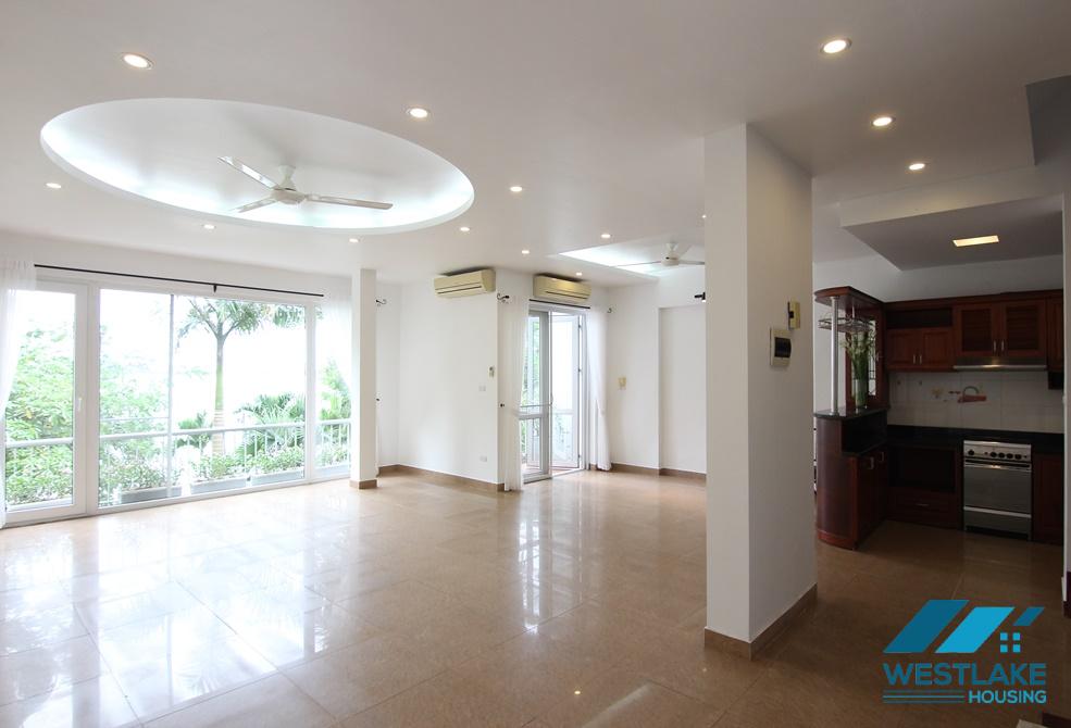 A lake side house for rent in Tay Ho, Ha Noi