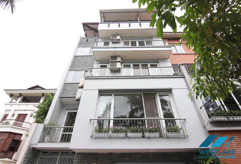 A lake side house for rent in Tay Ho, Ha Noi