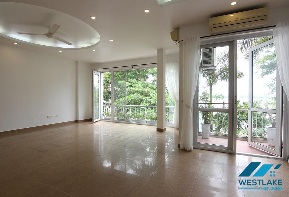 A lake side house for rent in Tay Ho, Ha Noi