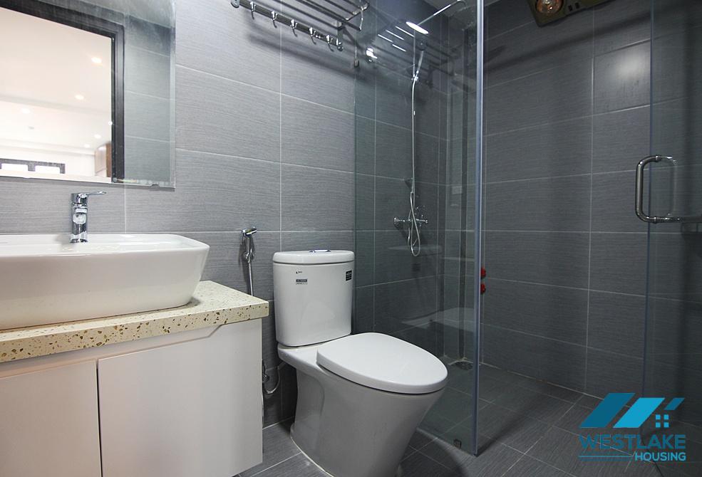 A cheap price apartment for rent on Xuan Dieu area, Tay Ho, Ha Noi