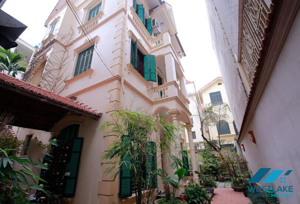 Biệt Thự 5 Phòng Ngủ Rộng, Hồ Bơi Ngoài Trợi Cho Thuê Tại Tây Hồ, Hà Nội