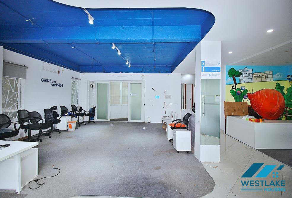 An office or coffee house with big yard for rent in Tay Ho, Ha Noi