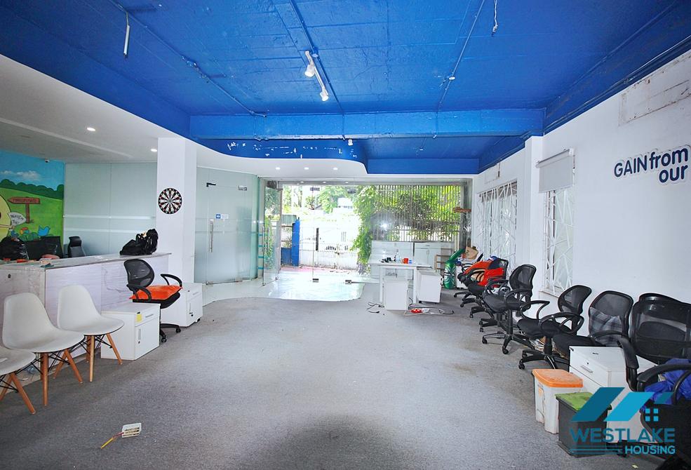 An office or coffee house with big yard for rent in Tay Ho, Ha Noi