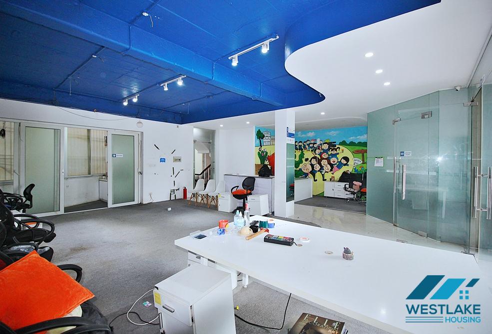 An office or coffee house with big yard for rent in Tay Ho, Ha Noi