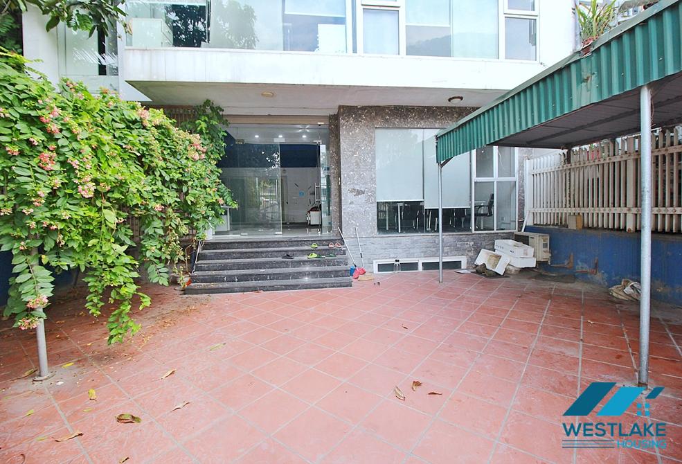 An office or coffee house with big yard for rent in Tay Ho, Ha Noi